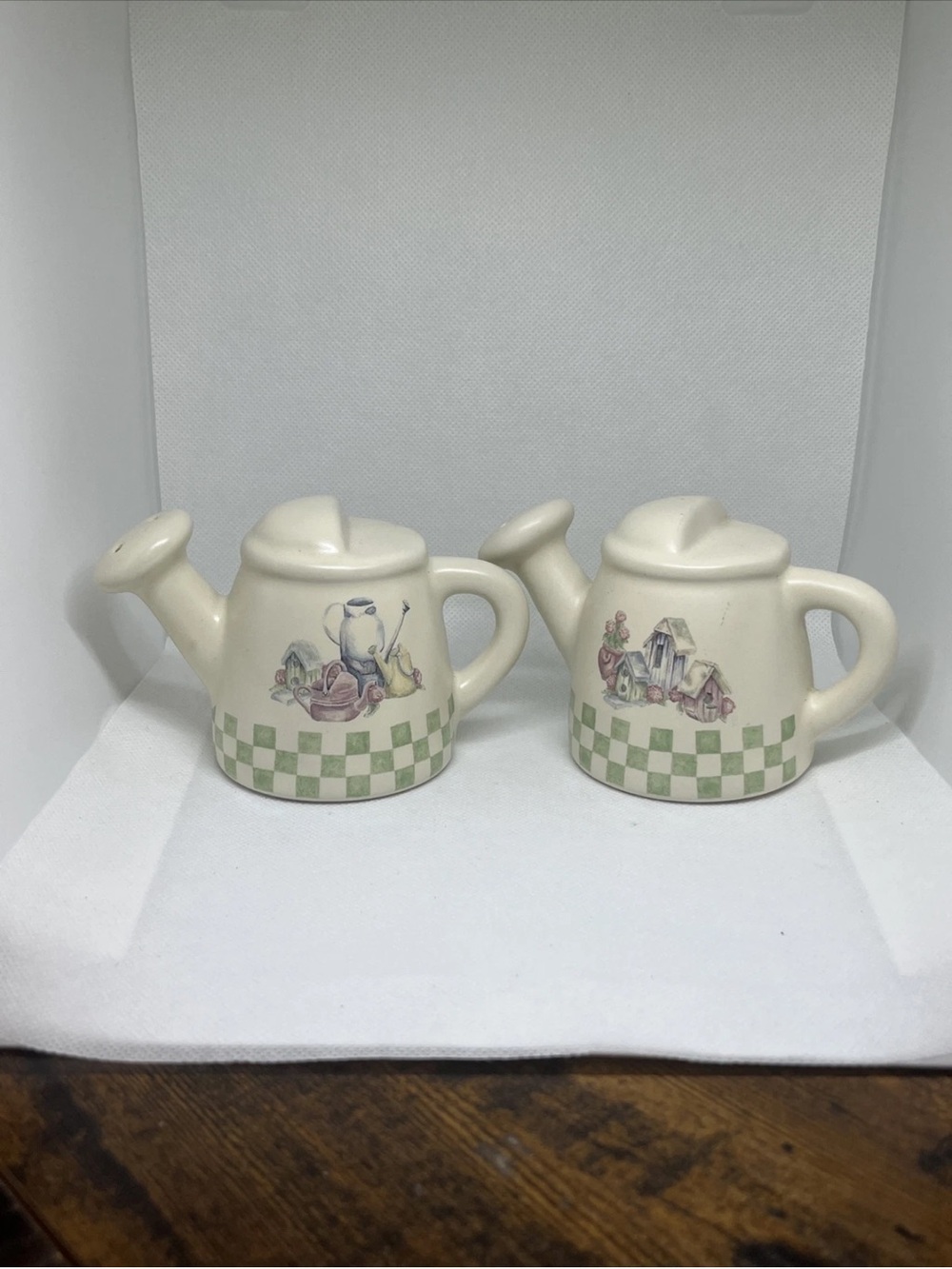 Sonoma Home Goods Salt & Pepper
Shakers Watering Can w/garden Scenes B2